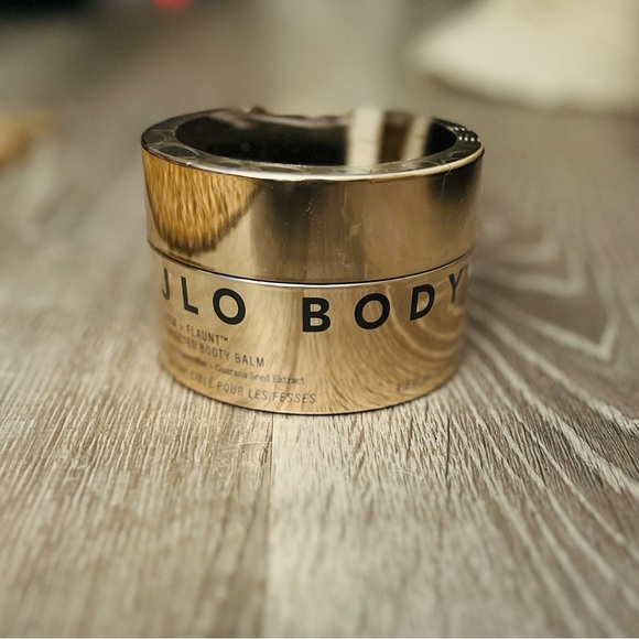 JLO Body Firm and Flaunt Targeted Booty Balm - Picture 2 of 8